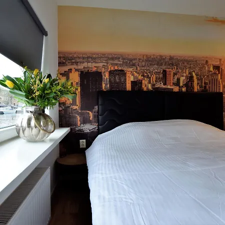 Beautiful Houseboat With Terrace Jacuzzi Botel *