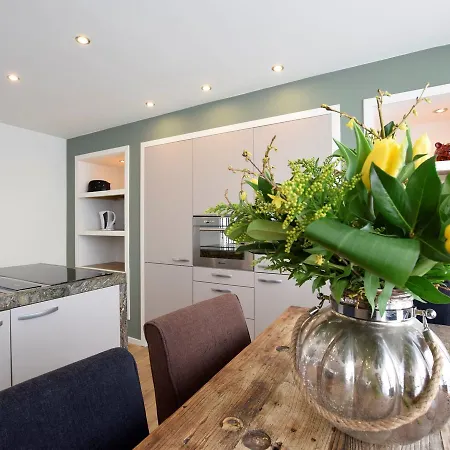 Beautiful Houseboat With Terrace Jacuzzi Botel *